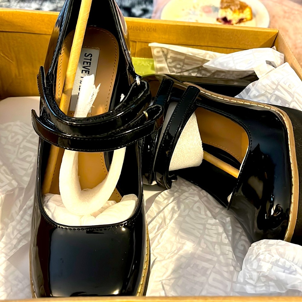 Brand New Twice Black Patent shoes size 7 never been worn